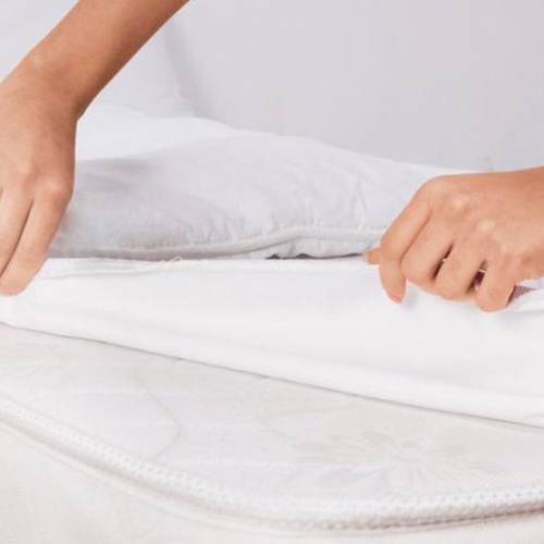 Water resistant bed cover